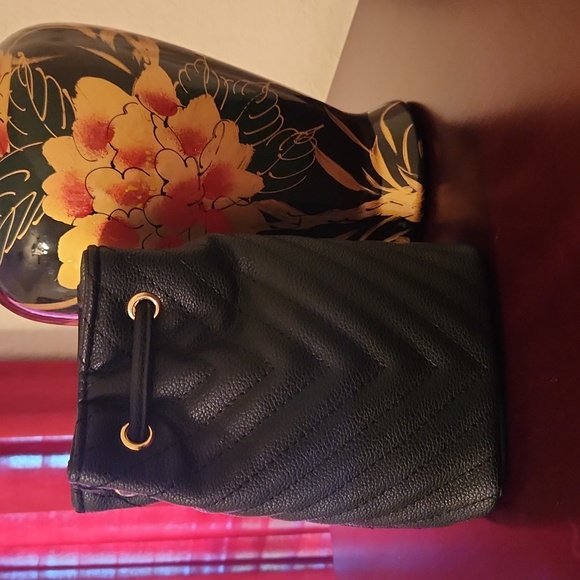 VICTORIA'S SECRET PERFUME POUCH - Picture 2 of 5